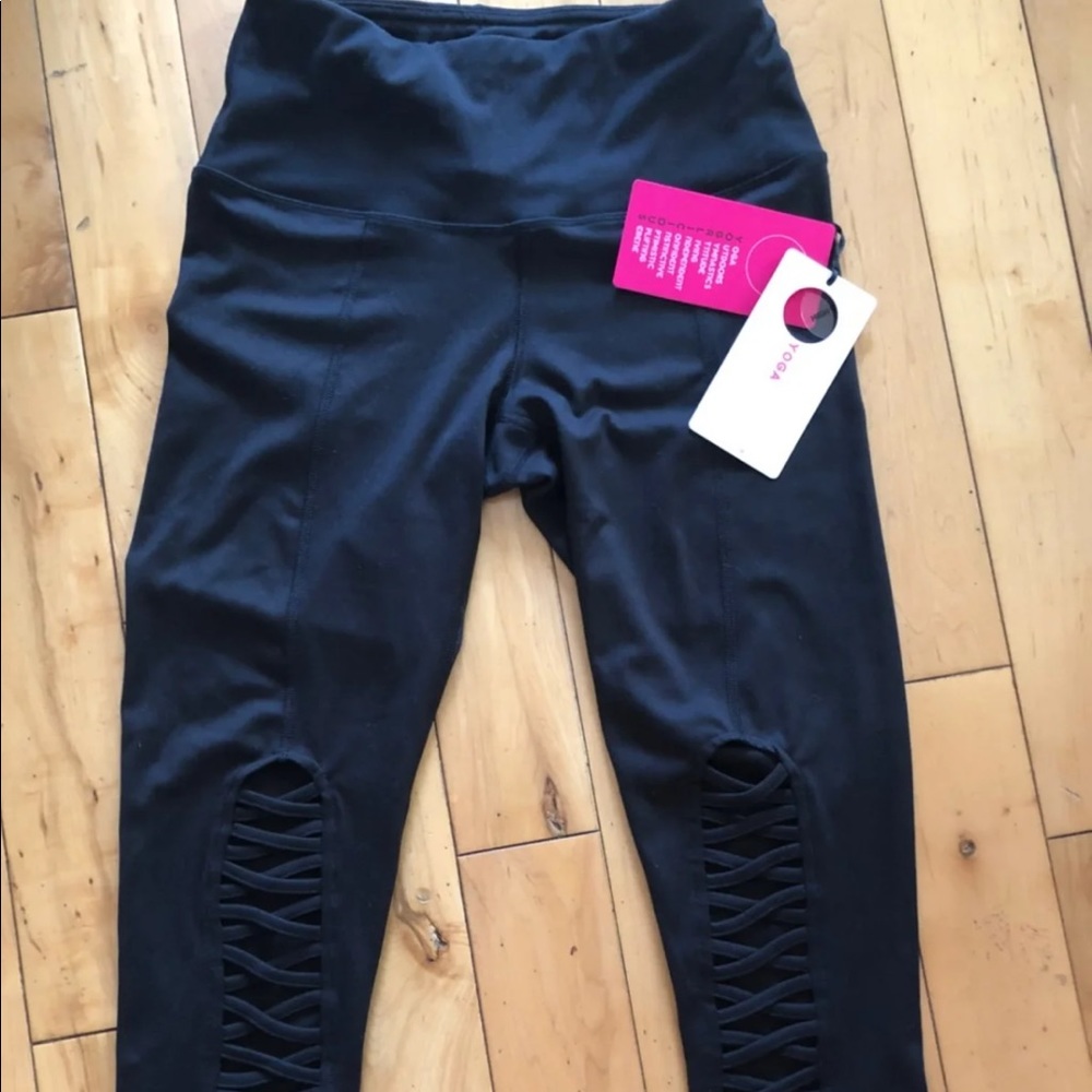 NWT, YogaLicious Capri leggings